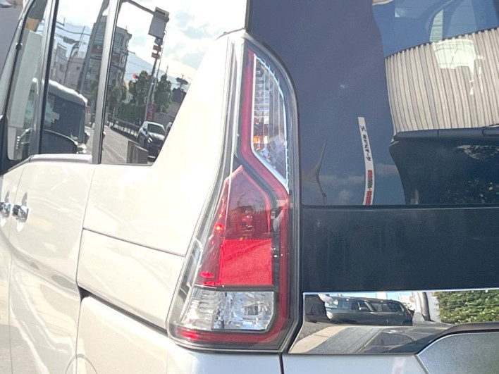 2017 Nissan Serena DAA-GC27 (UW-69f066b51d65f)[18]