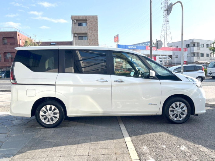 2017 Nissan Serena DAA-GC27 (UW-69f066b51d65f)[27]