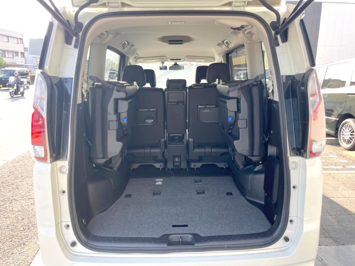 2017 Nissan Serena DAA-GC27 (UW-69f066b51d65f)[24]