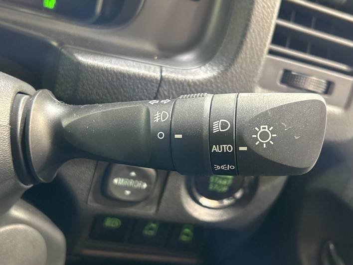 2025 Toyota Hiace Van 3DF-GDH201V (UW-69f066b54cdb0)[12]