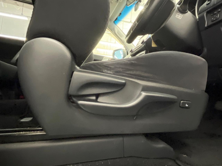 2017 Toyota Land Cruiser Prado LDA-GDJ150W (UW-69f066b670d9e)[11]