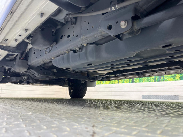 2017 Toyota Land Cruiser Prado LDA-GDJ150W (UW-69f066b670d9e)[27]