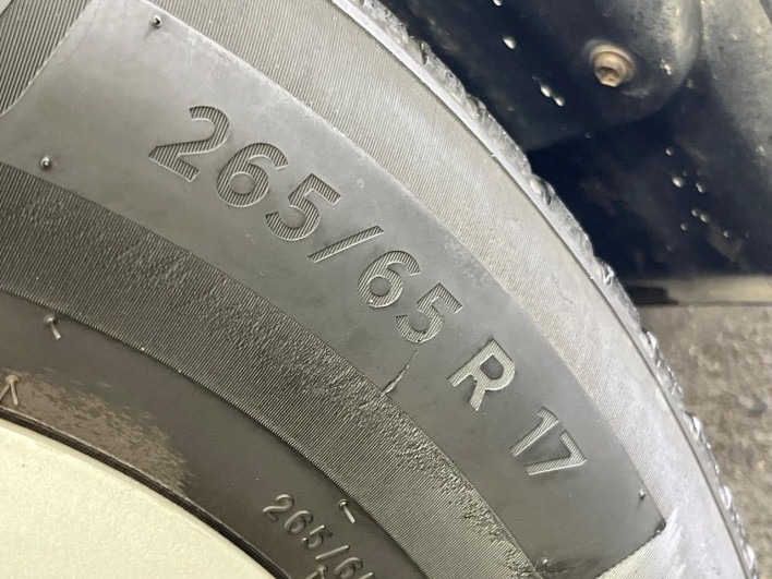 2017 Toyota Land Cruiser Prado LDA-GDJ150W (UW-69f066b670d9e)[6]