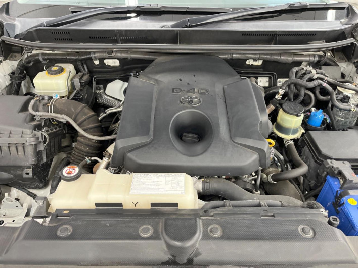 2017 Toyota Land Cruiser Prado LDA-GDJ150W (UW-69f066b670d9e)[4]