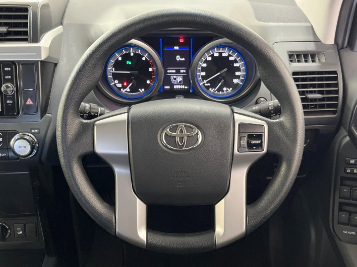 2017 Toyota Land Cruiser Prado LDA-GDJ150W (UW-69f066b670d9e)[25]