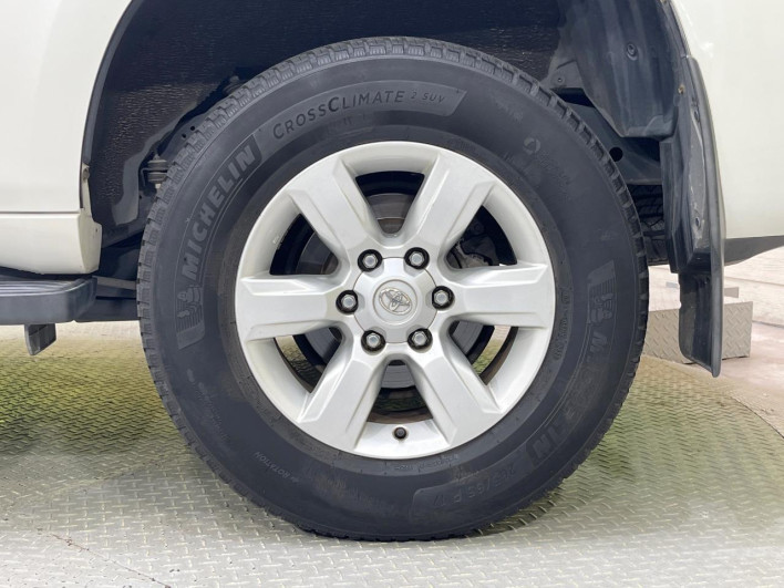 2017 Toyota Land Cruiser Prado LDA-GDJ150W (UW-69f066b670d9e)[29]