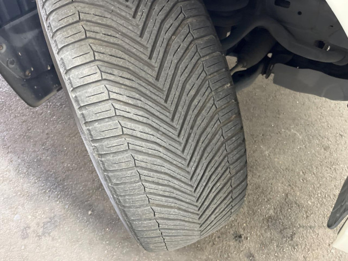 2017 Toyota Land Cruiser Prado LDA-GDJ150W (UW-69f066b670d9e)[8]