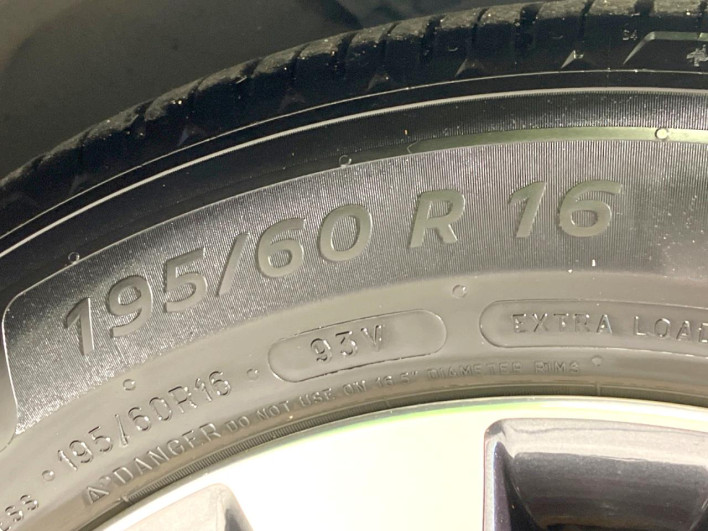 2016 Nissan Serena DAA-GFC27 (UW-69f066b833944)[9]