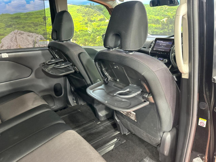 2017 Nissan Serena DAA-GFC27 (UW-69f066b8bbe94)[24]