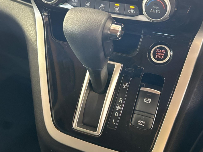 2017 Nissan Serena DAA-GFC27 (UW-69f066b8bbe94)[18]