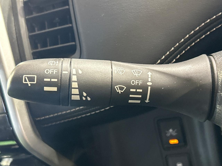 2017 Nissan Serena DAA-GFC27 (UW-69f066b8bbe94)[11]