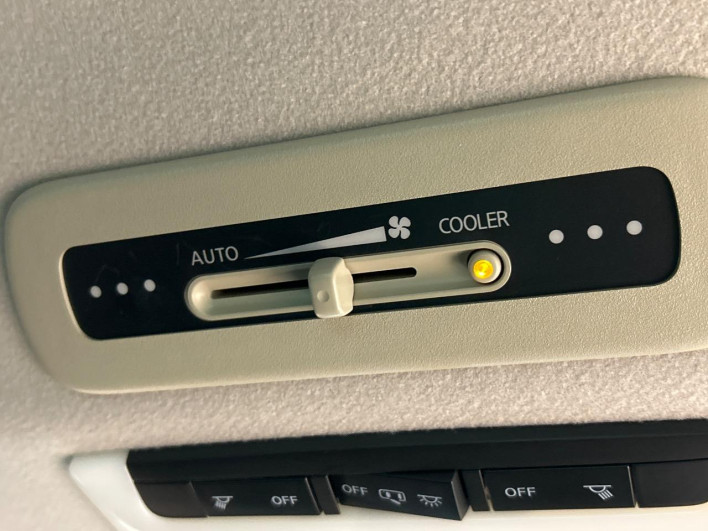 2017 Nissan Serena DAA-GFC27 (UW-69f066b8bbe94)[25]