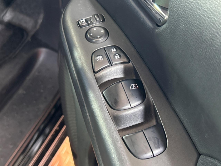 2017 Nissan Serena DAA-GFC27 (UW-69f066b8bbe94)[4]