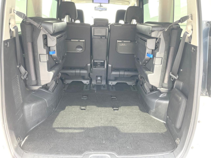 2017 Nissan Serena DAA-GFC27 (UW-69f066b8c5c3d)[2]