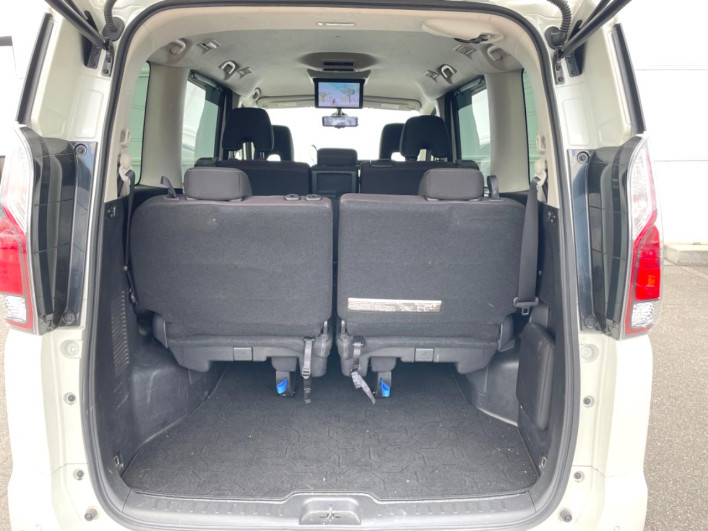 2017 Nissan Serena DAA-GFC27 (UW-69f066b8c5c3d)[1]