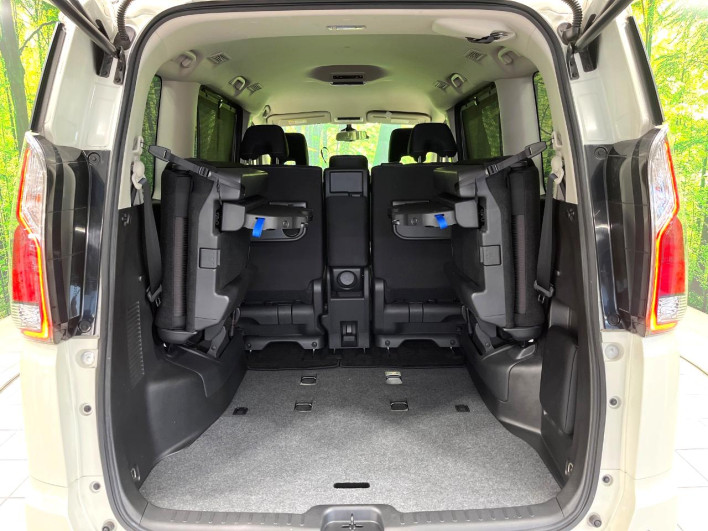 2017 Nissan Serena DAA-GFC27 (UW-69f066b90c143)[29]