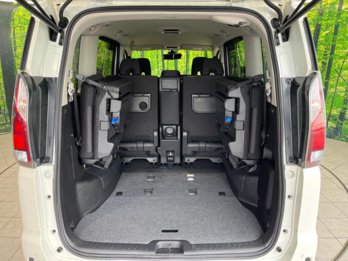 2017 Nissan Serena DAA-GFC27 (UW-69f066b93d756)[17]