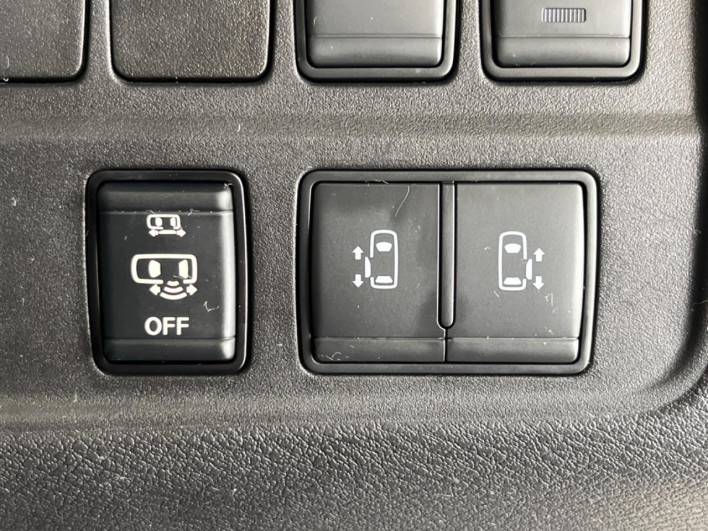 2017 Nissan Serena DAA-GFC27 (UW-69f066b93d756)[28]