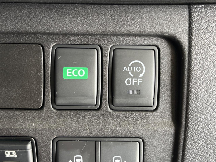 2017 Nissan Serena DAA-GFC27 (UW-69f066b93d756)[29]