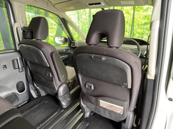 2017 Nissan Serena DAA-GFC27 (UW-69f066b93d756)[24]