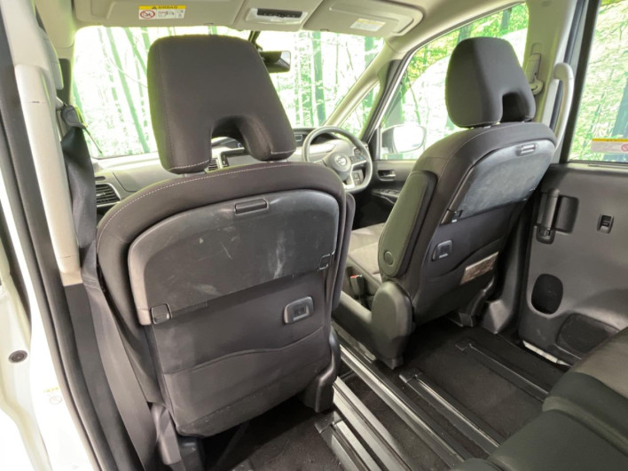 2017 Nissan Serena DAA-GFC27 (UW-69f066b93d756)[22]