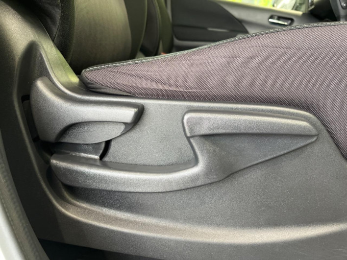 2017 Nissan Serena DAA-GFC27 (UW-69f066b93d756)[27]