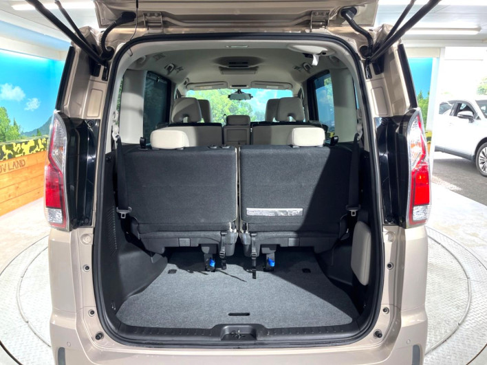 2018 Nissan Serena DAA-GFC27 (UW-69f066ba19cc5)[12]