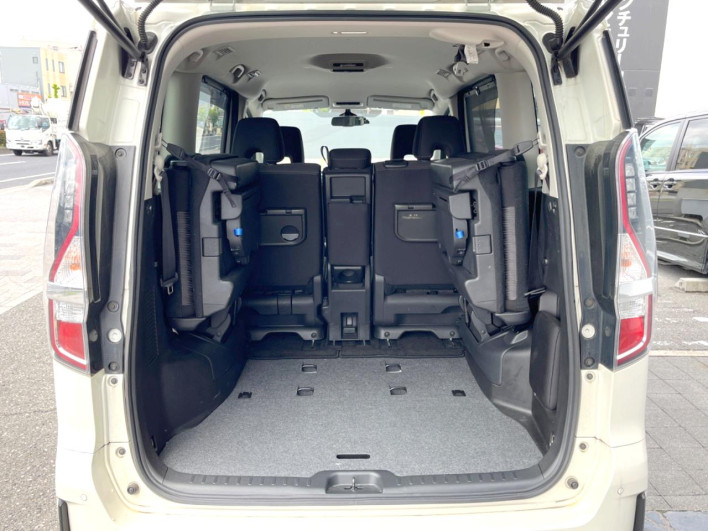 2020 Nissan Serena DAA-GFC27 (UW-69f066bb3340c)[22]