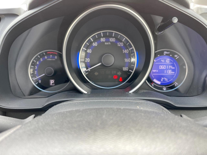 2013 Honda Fit DBA-GK3 (UW-69f066c0dfe49)[13]