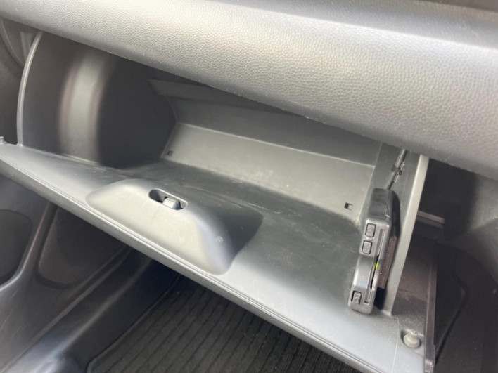 2013 Honda Fit DBA-GK3 (UW-69f066c0dfe49)[25]