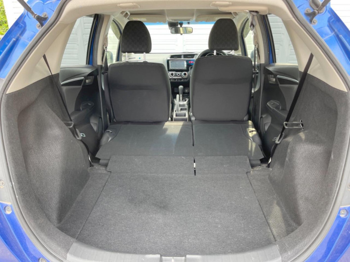 2013 Honda Fit DBA-GK3 (UW-69f066c0dfe49)[9]