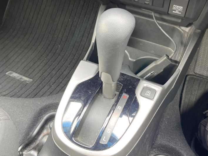 2013 Honda Fit DBA-GK3 (UW-69f066c0dfe49)[18]