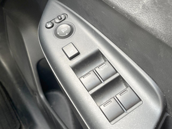 2013 Honda Fit DBA-GK3 (UW-69f066c0dfe49)[20]