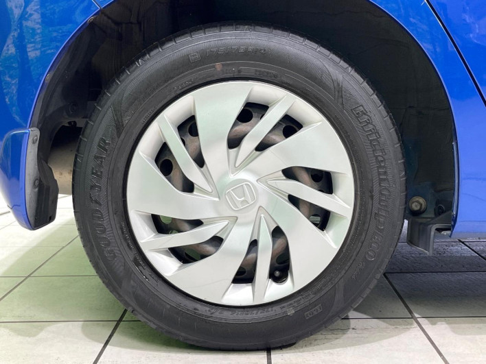 2015 Honda Fit DBA-GK3 (UW-69f066c11c114)[28]