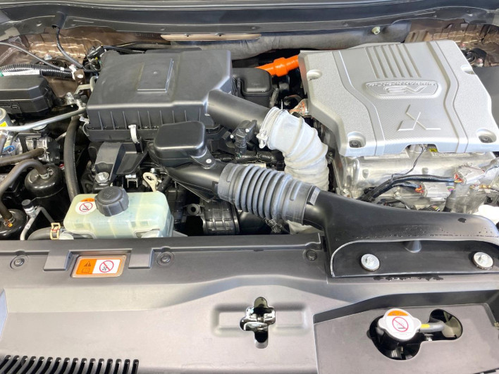 2022 Mitsubishi Eclipse Cross PHEV 5LA-GL3W (UW-69f066c1ef1cf)[11]
