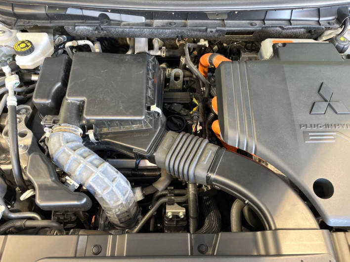 2022 Mitsubishi OUTLANDER PHEV 5LA-GN0W (UW-69f066c2bc4af)[4]