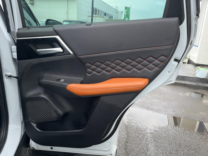 2023 Mitsubishi OUTLANDER PHEV 5LA-GN0W (UW-69f066c2ca431)[21]