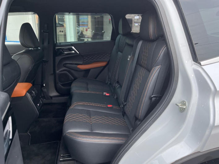 2023 Mitsubishi OUTLANDER PHEV 5LA-GN0W (UW-69f066c2ca431)[16]