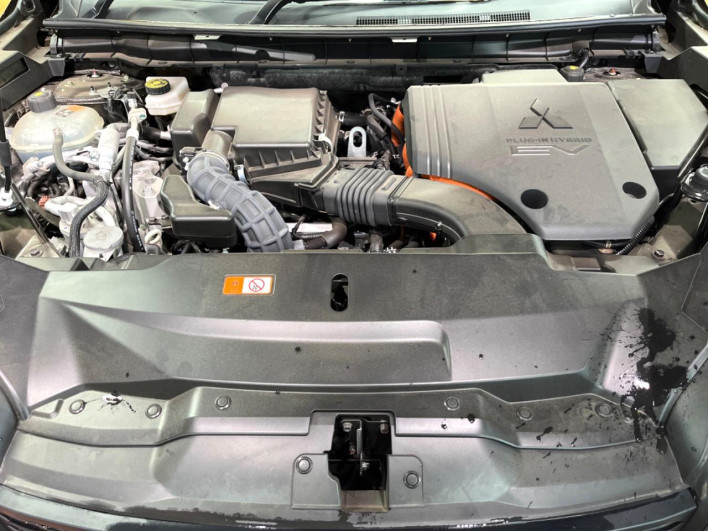 2023 Mitsubishi OUTLANDER PHEV 5LA-GN0W (UW-69f066c333f6e)[15]