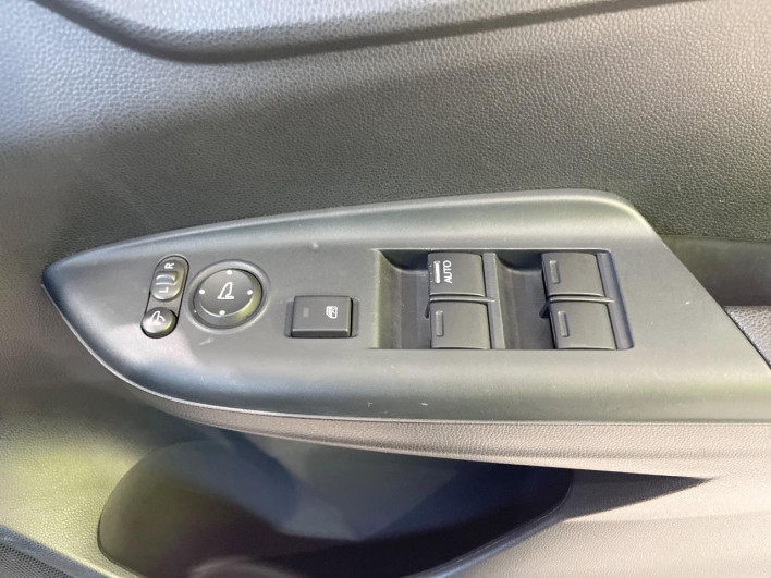 2014 Honda Fit Hybrid DAA-GP5 (UW-69f066c398a91)[16]