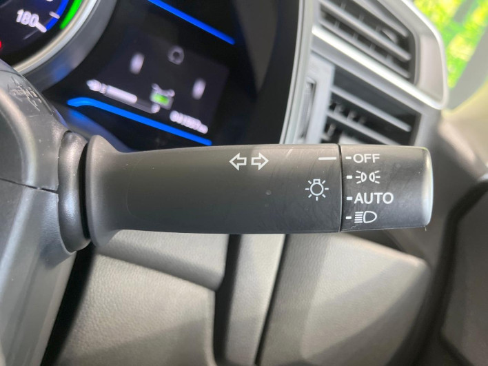 2014 Honda Fit Hybrid DAA-GP5 (UW-69f066c398a91)[24]