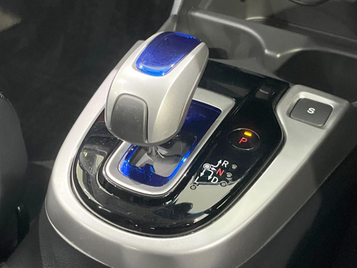 2014 Honda Fit Hybrid DAA-GP5 (UW-69f066c398a91)[27]