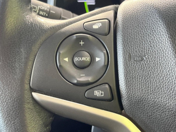 2014 Honda Fit Hybrid DAA-GP5 (UW-69f066c398a91)[20]