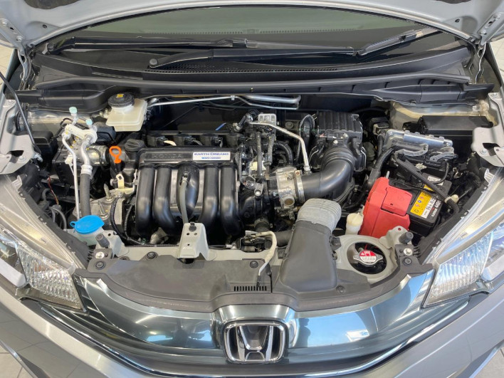 2014 Honda Fit Hybrid DAA-GP5 (UW-69f066c398a91)[4]