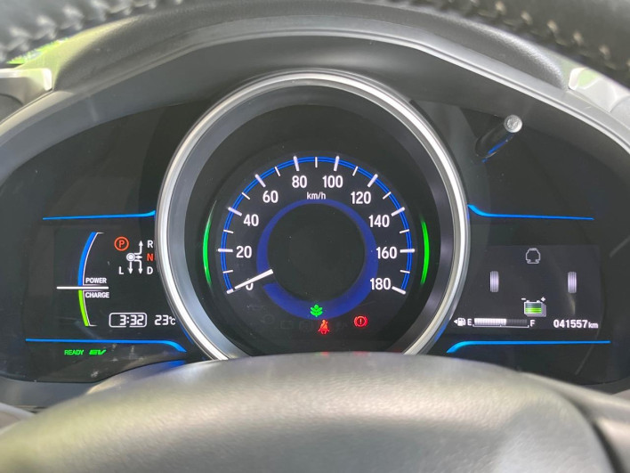 2014 Honda Fit Hybrid DAA-GP5 (UW-69f066c398a91)[26]