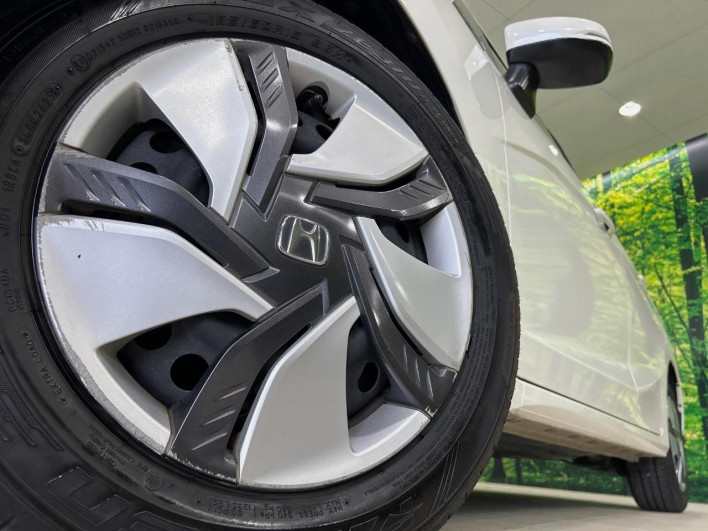 2015 Honda Fit Hybrid DAA-GP5 (UW-69f066c4a9d42)[8]