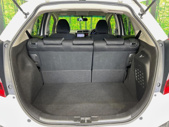 2015 Honda Fit Hybrid DAA-GP5 (UW-69f066c4a9d42)[18]