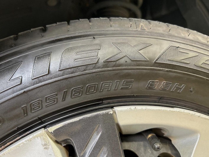 2015 Honda Fit Hybrid DAA-GP5 (UW-69f066c4a9d42)[9]