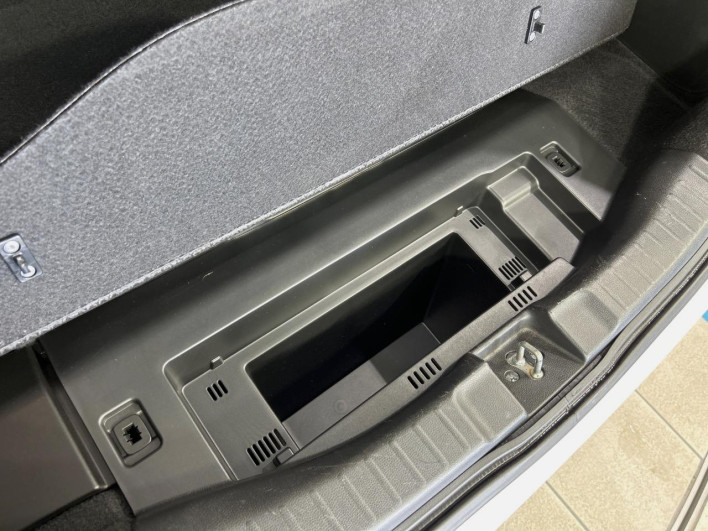 2015 Honda Fit Hybrid DAA-GP5 (UW-69f066c4a9d42)[20]