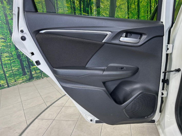 2015 Honda Fit Hybrid DAA-GP5 (UW-69f066c4a9d42)[29]